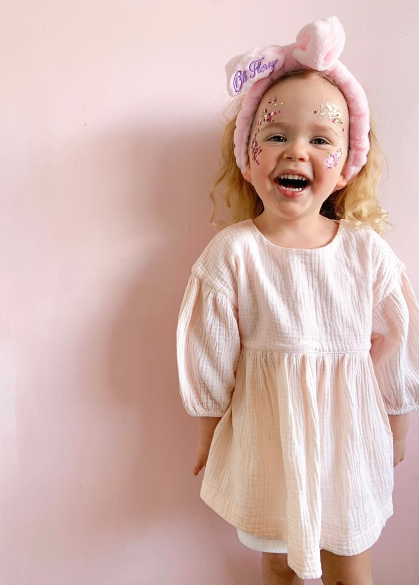 Little girl wearing oh flossy plushy headband
